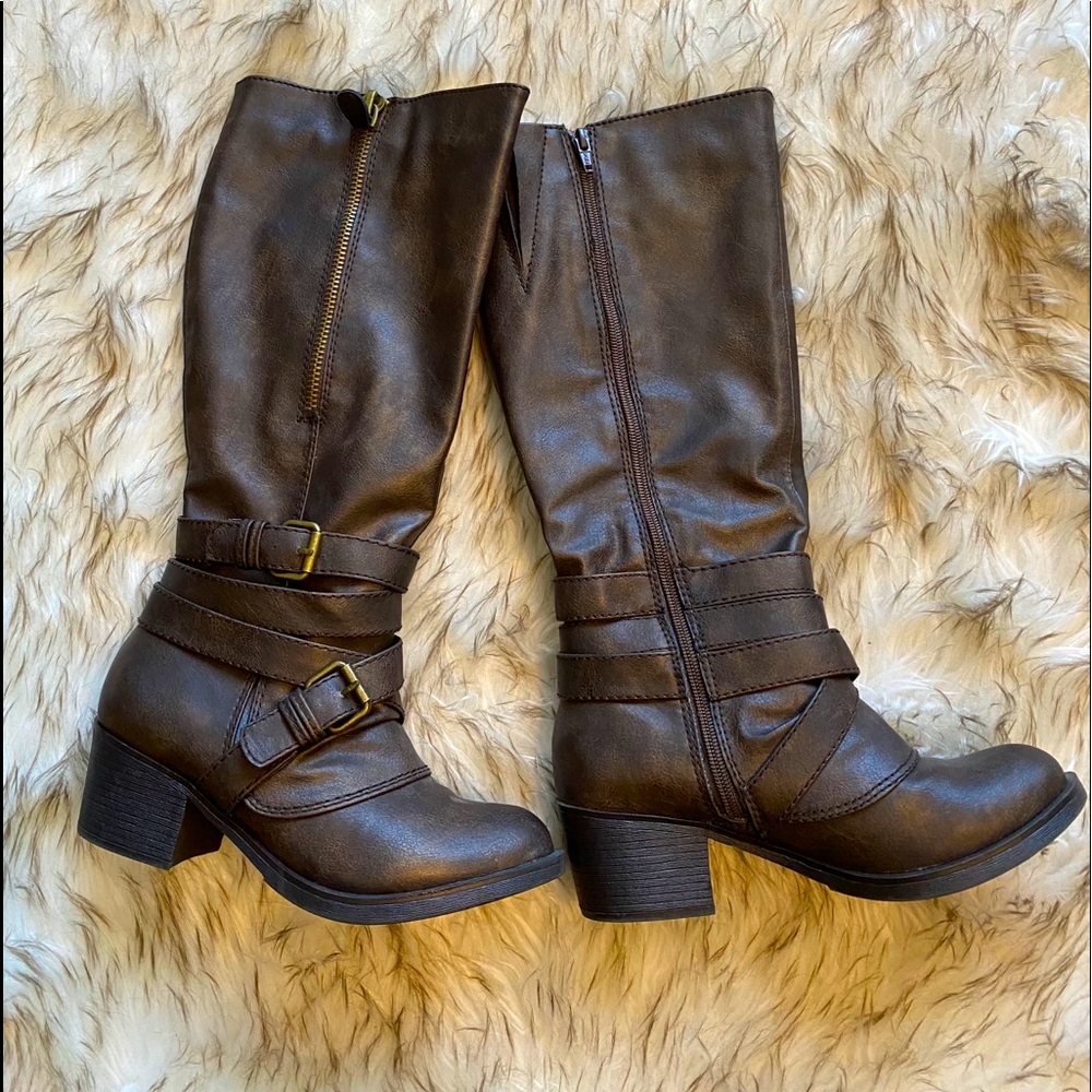 COPY - Women’s Leather Knee high Boots!